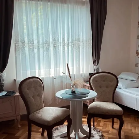 Jasminowy Dwor Quarto em Acomodações Particulares *